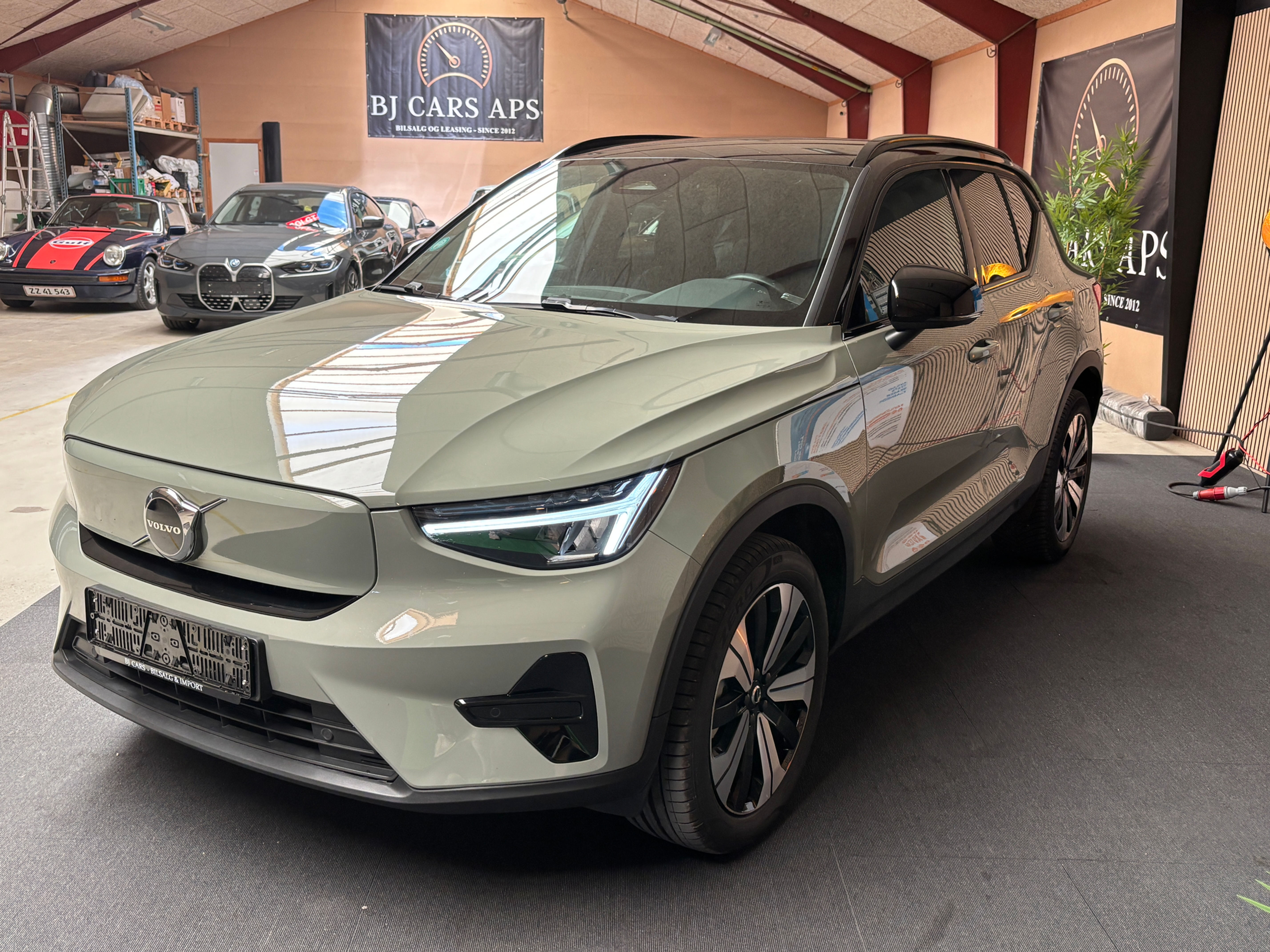 Volvo XC40 P8 Recharge Core 231 hk, 5/2023, 31.800 km, Bakkamera