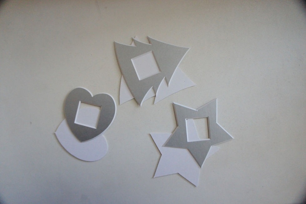 サムネイル： ドイツ発 刺繍用の厚紙製フレーム 3種類セット