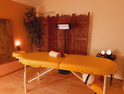 Lomi-Lomi-Massageliege.jpg