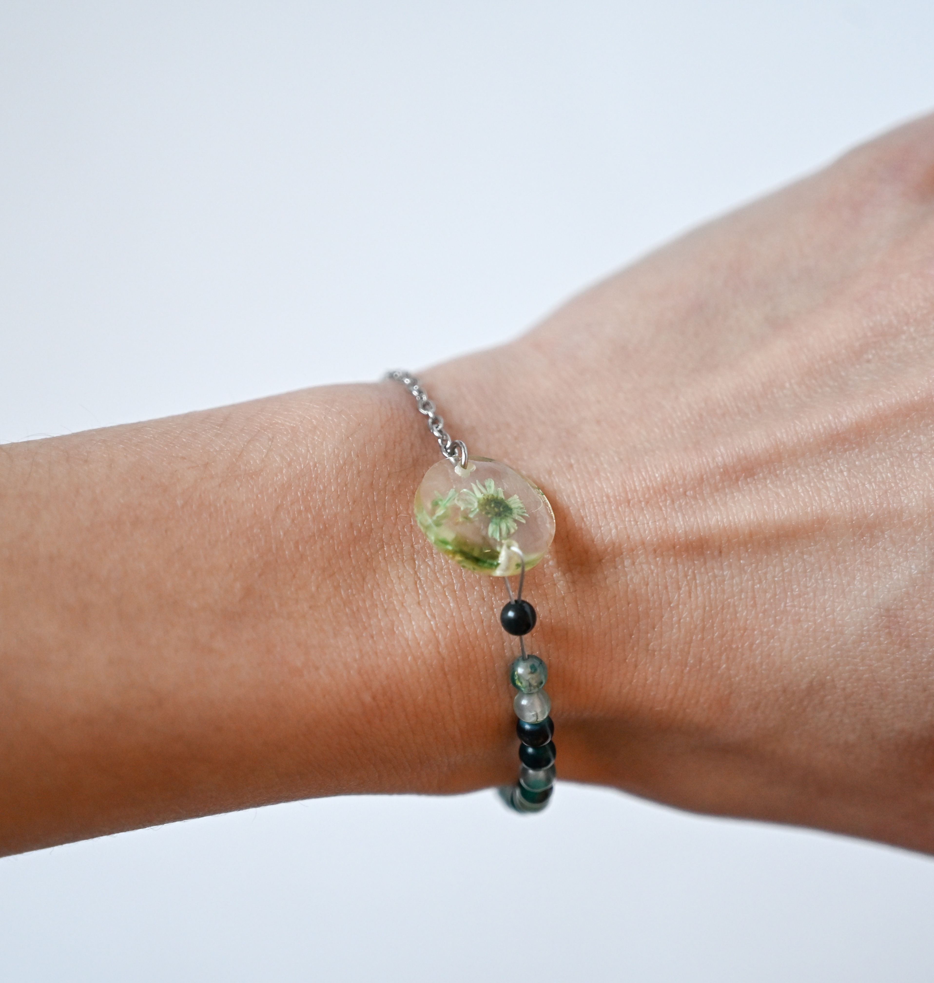 Гривна с цвете и ахат 