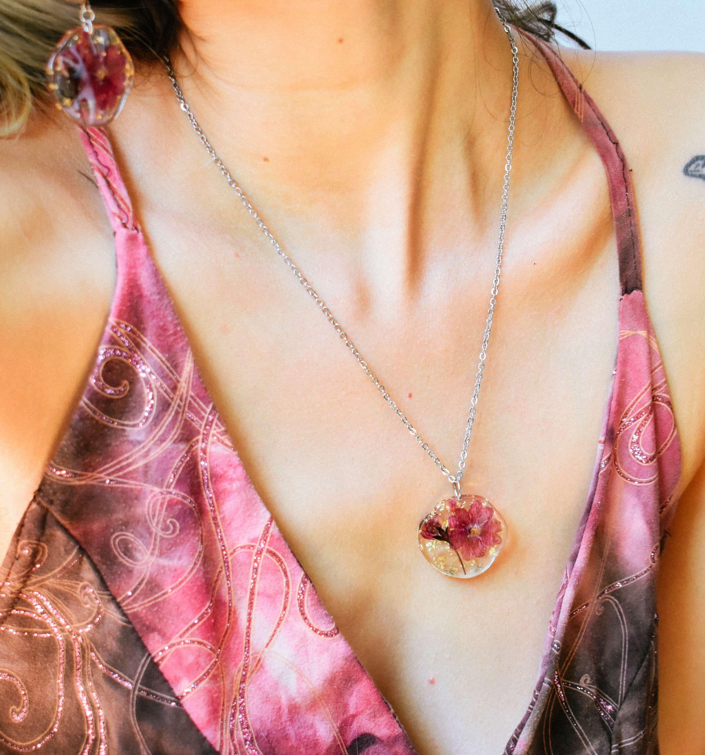 Колие с червен флокс 