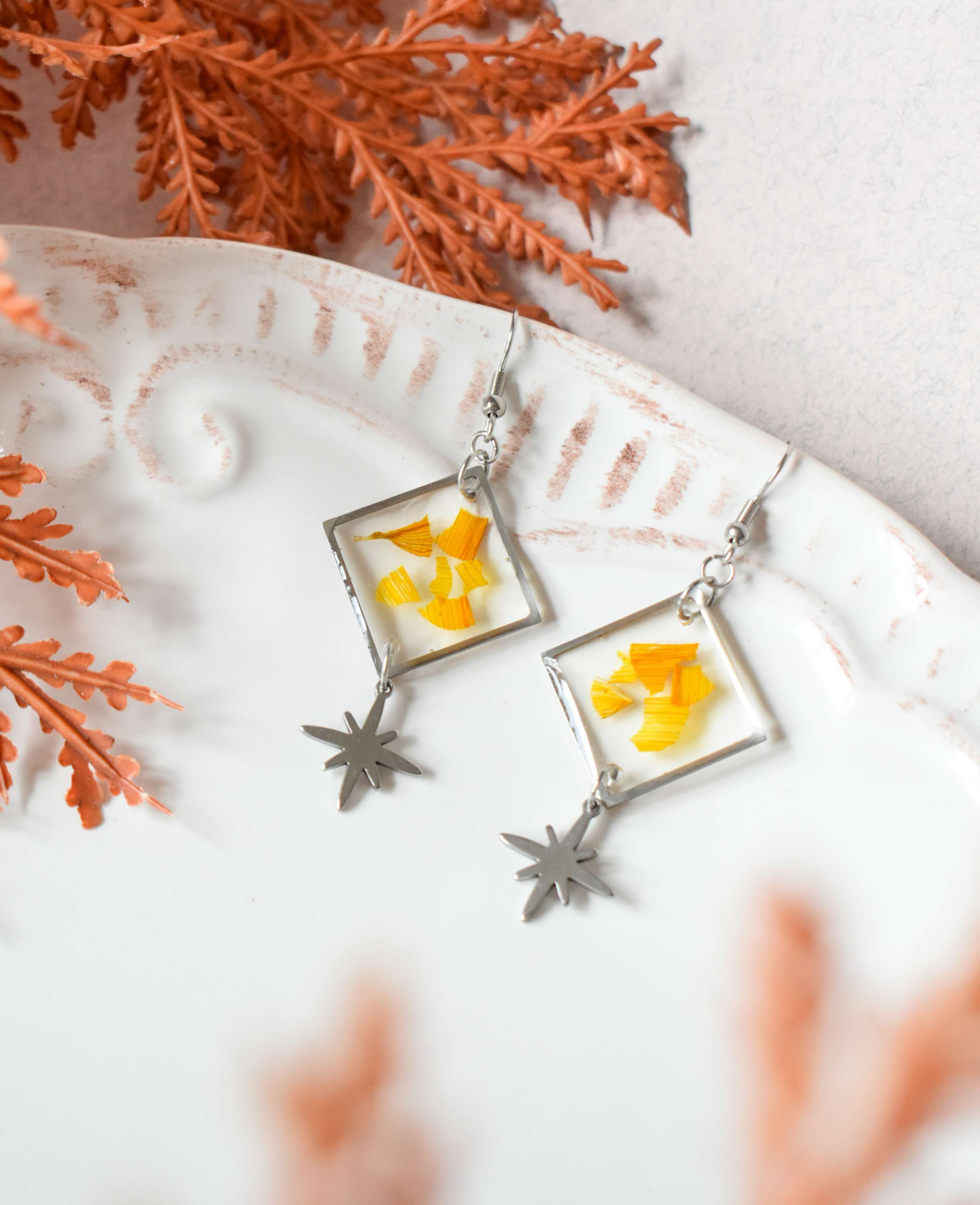 Обеци с нарцис