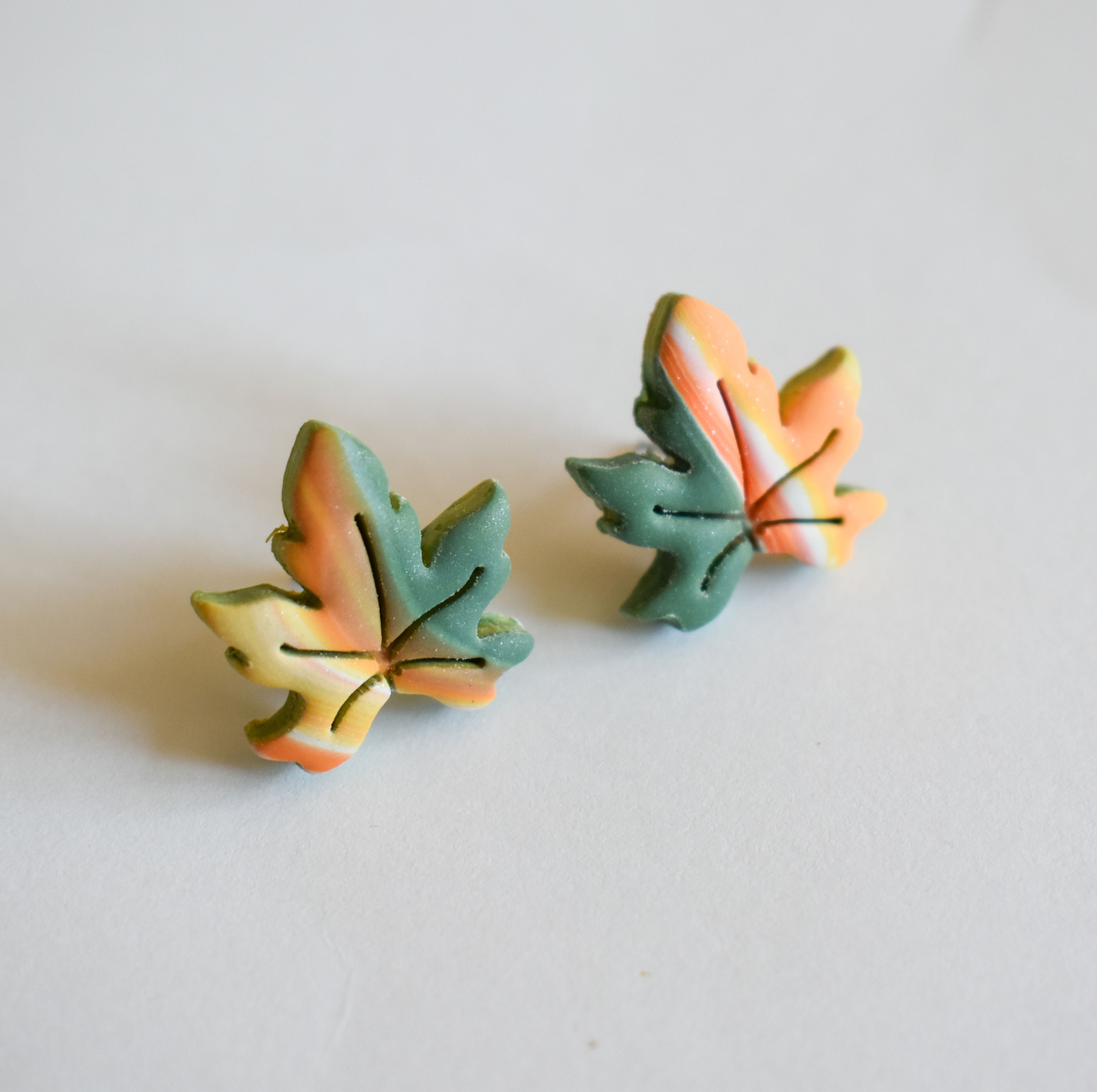 Обеци листа - на винт