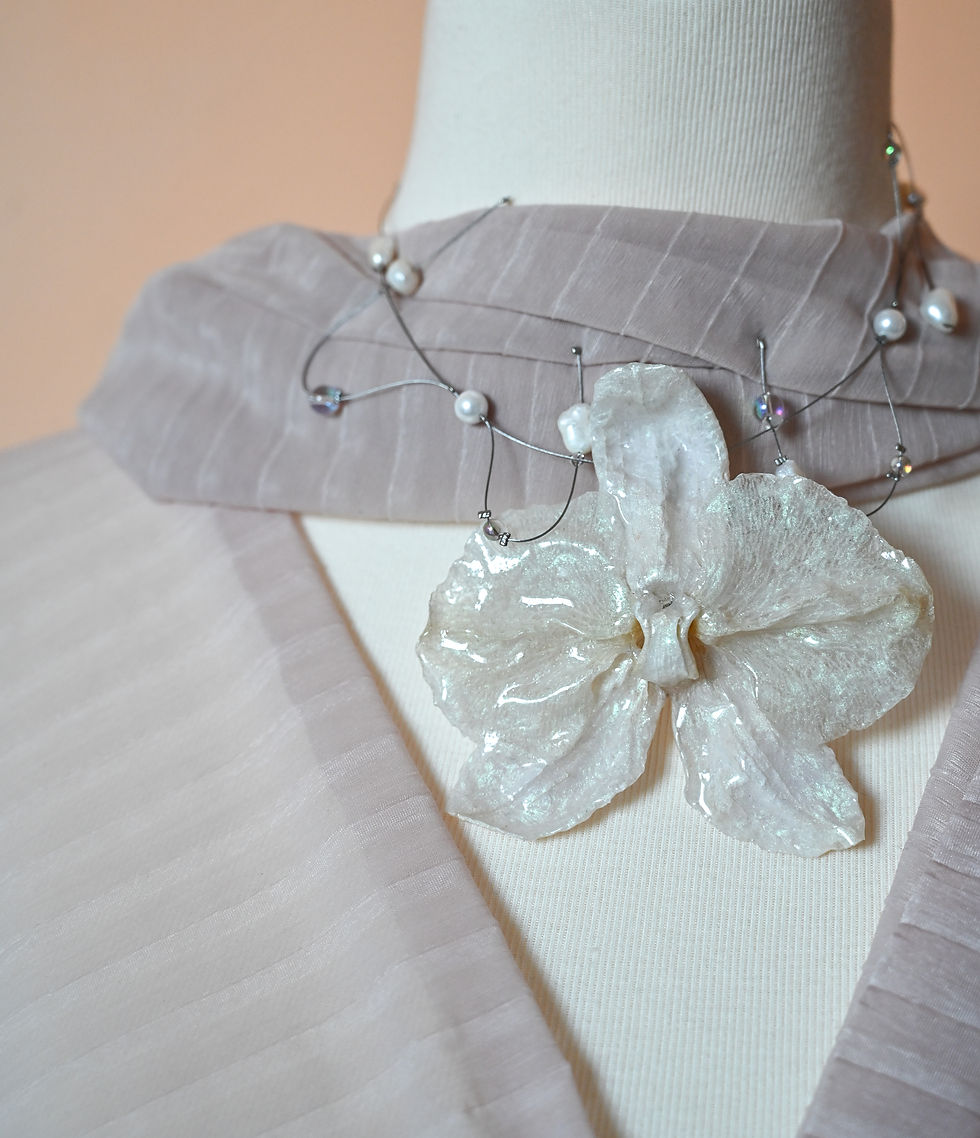 Миниатюра: Колие с голяма орхидея 