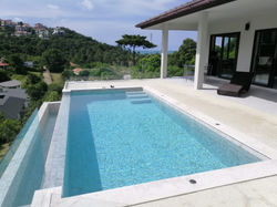 piscine et vue mer