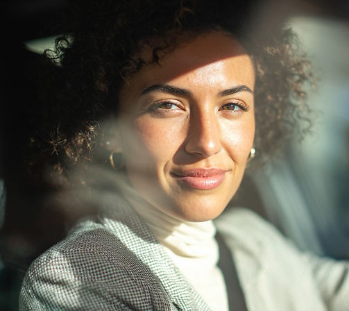 femme chauffeur de vtc_edited.jpg