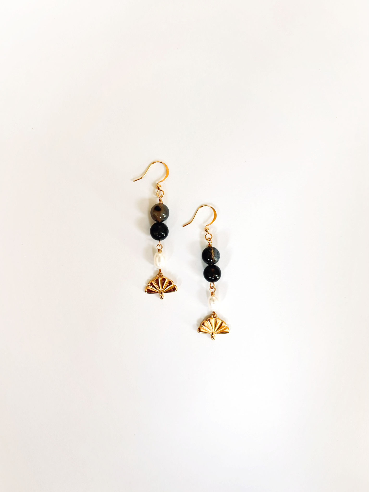 Tuxedo Charm Pearl Earrings