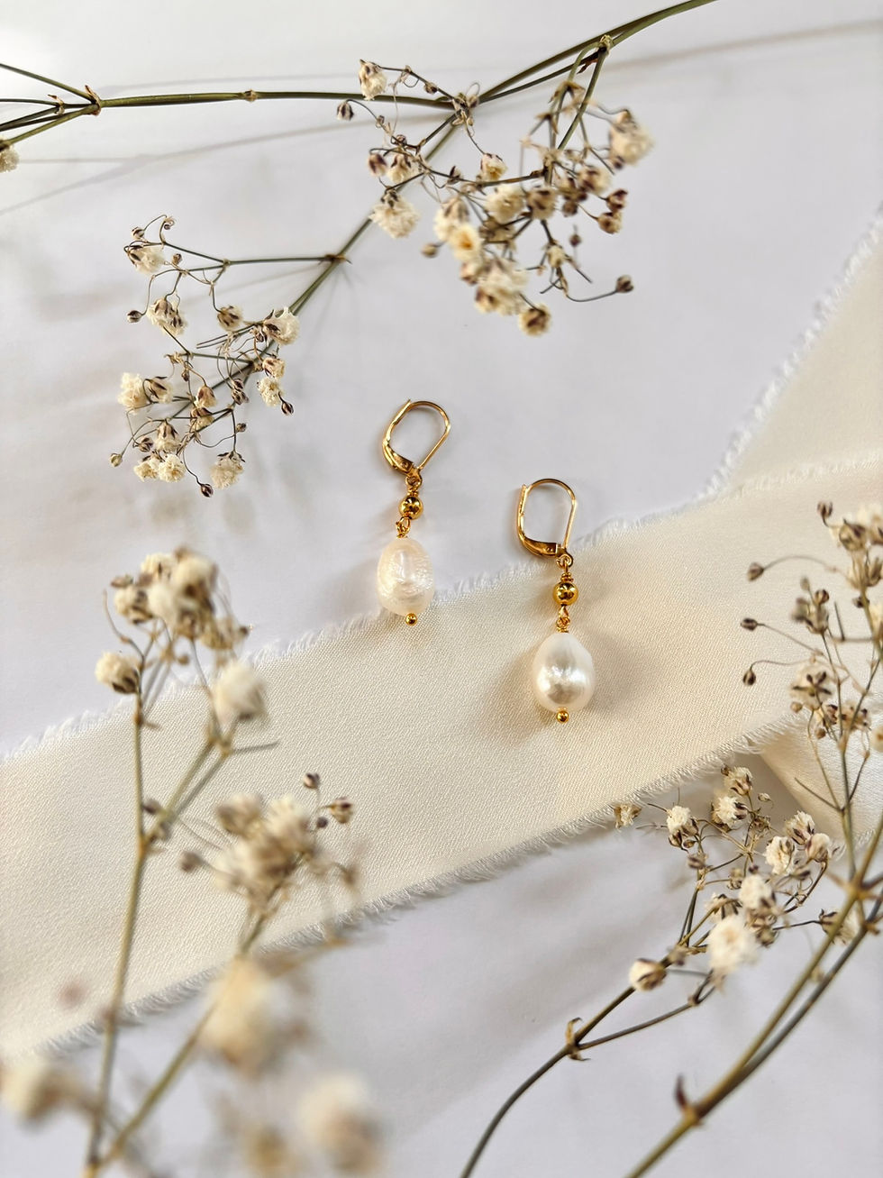 Thumbnail: Single Pearl Gold Earrings