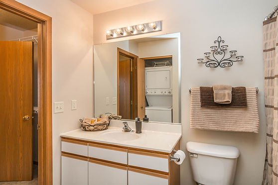 Lyncrest-Manor-Apartments-3_preview.jpeg
