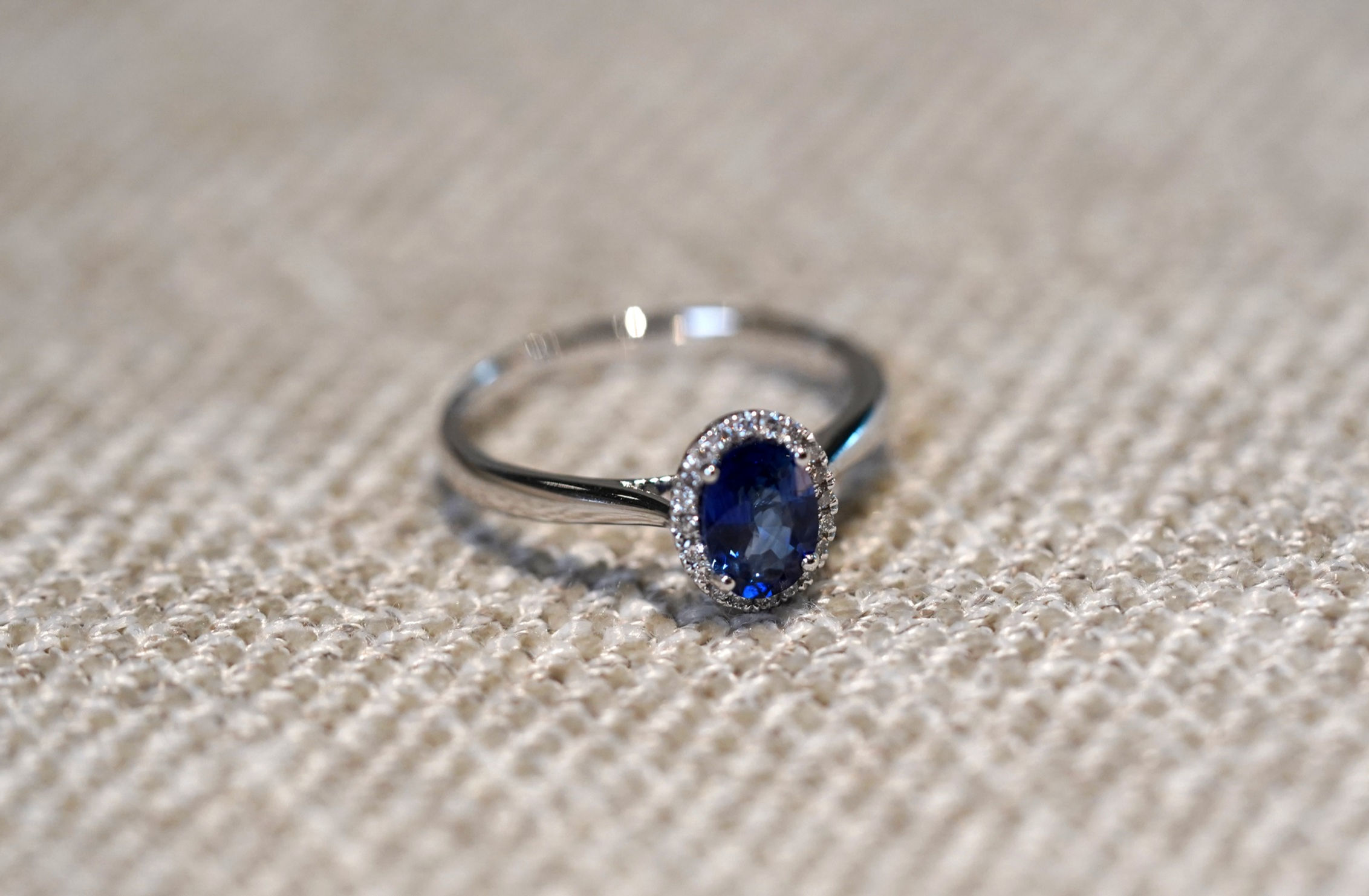 18K White Gold Diamond Sapphire Ring