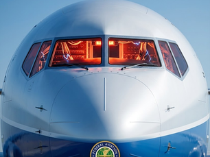 FAA emite nova diretriz para Boeing 737 MAX após falhas elétricas causarem superaquecimento na cabine