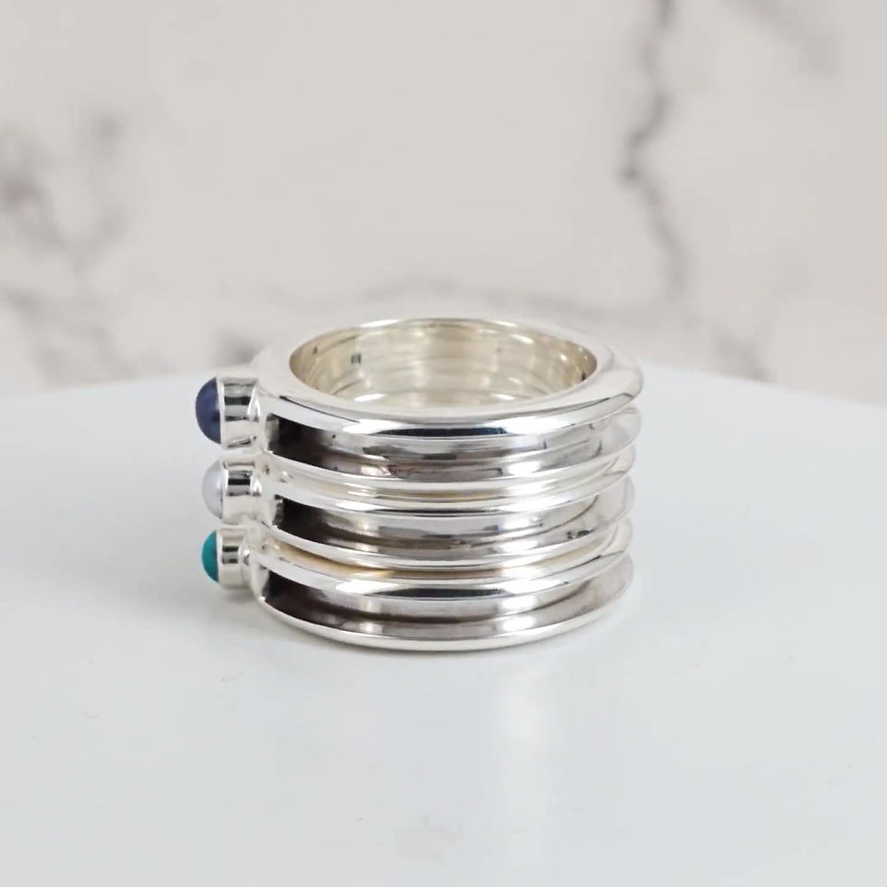 Thumbnail: Sterling silver equestrian horsehair ring with Round Gemstones | RG887851
