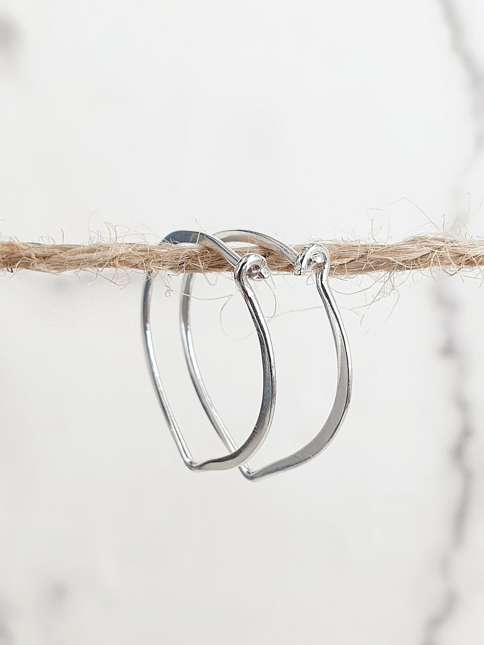 Miniaturbild: Sterling silver lotus hoop 22 mm | EW889146