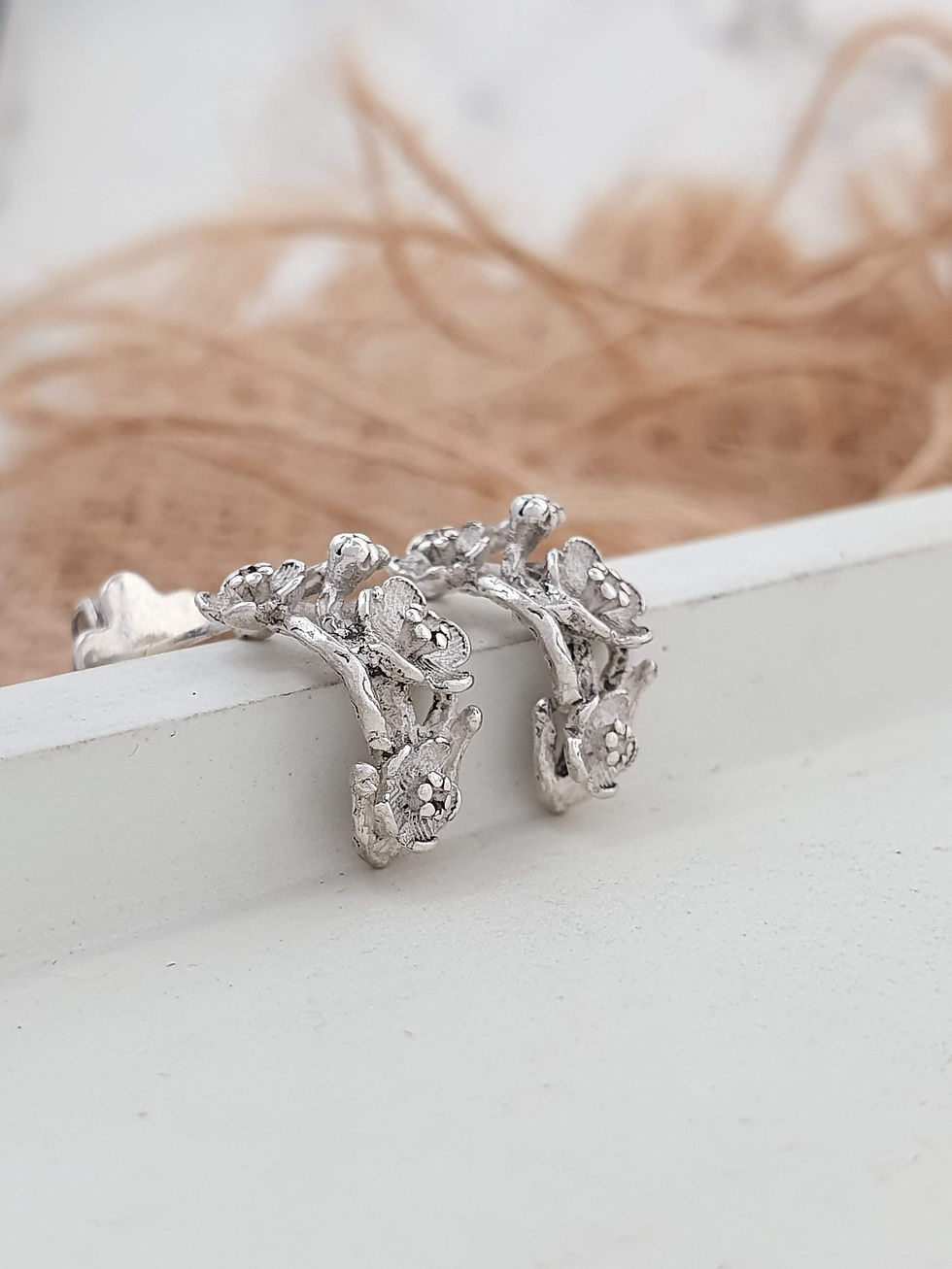 Thumbnail: Sterling silver post earring with flower | ER330049