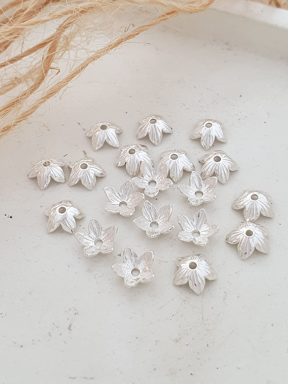 Thumbnail: Sterling silver star flower beadcap 6 mm | BC229126