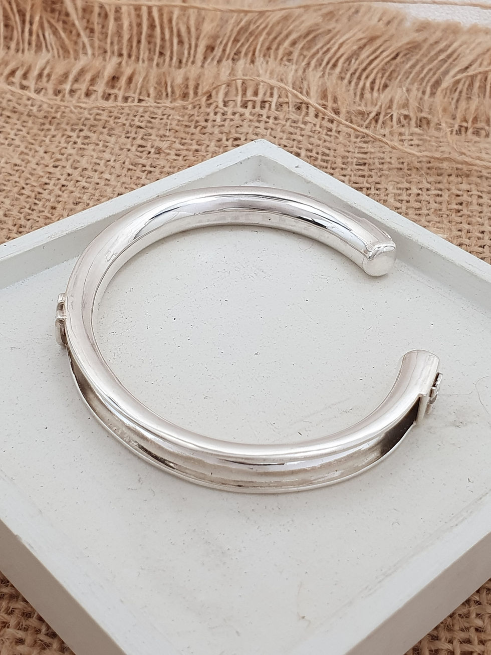 Thumbnail: Sterling silver equestrian horsehair cuff | CUFF26