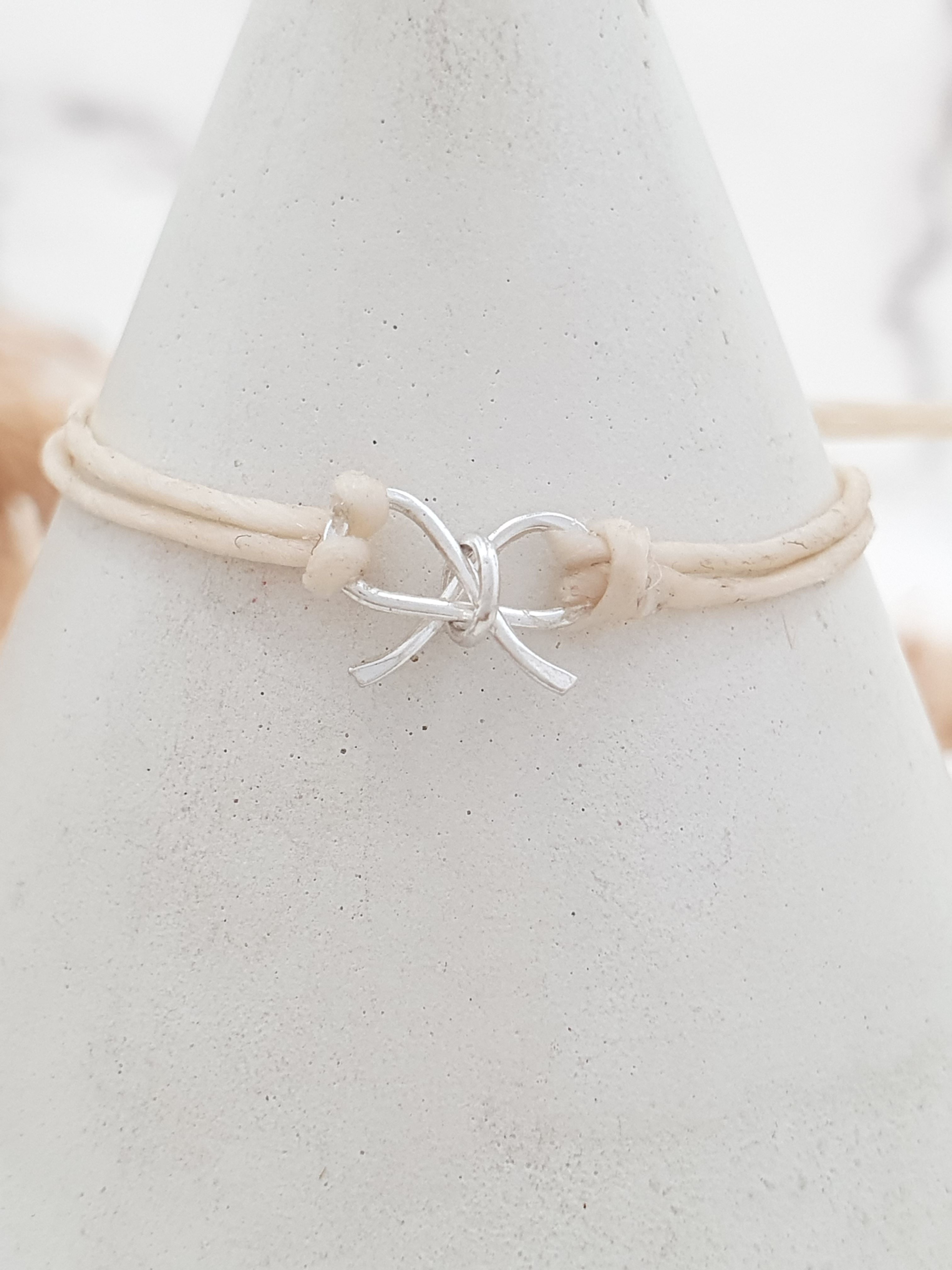 Sterling silver bowtie connector 9.8 x 7.25 mm | CN779144