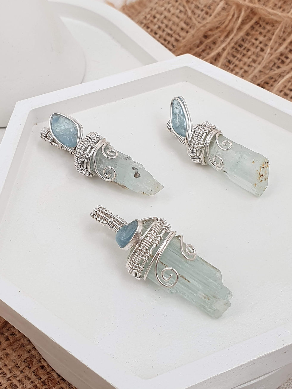 Thumbnail: Sterling silver wire wrapped necklace with Aquamarine Crystal | NL779062