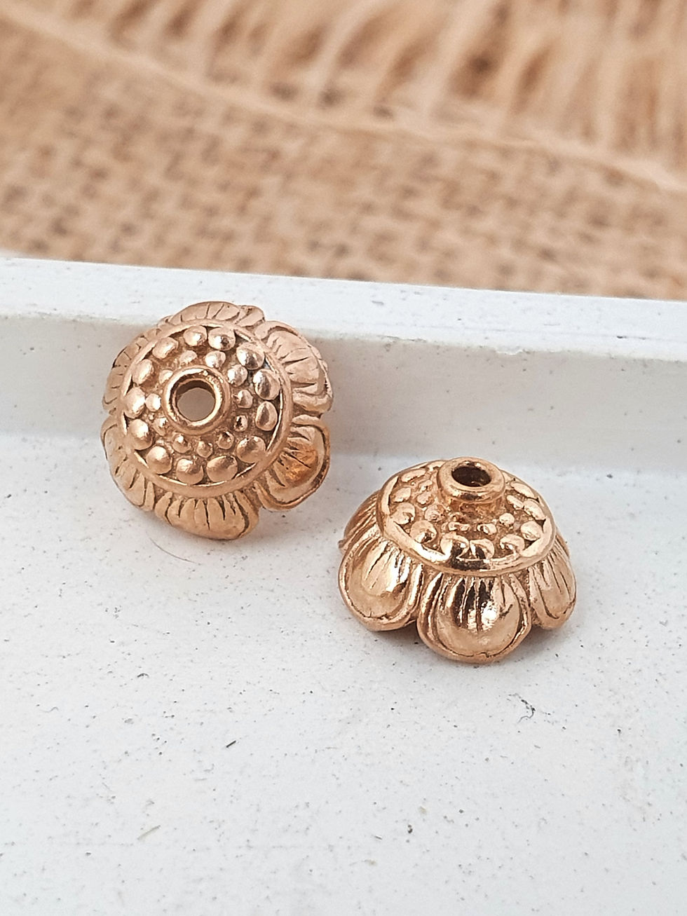 Thumbnail: Sterling silver flower beadcap 9.3 x 5.25 mm | BC229132