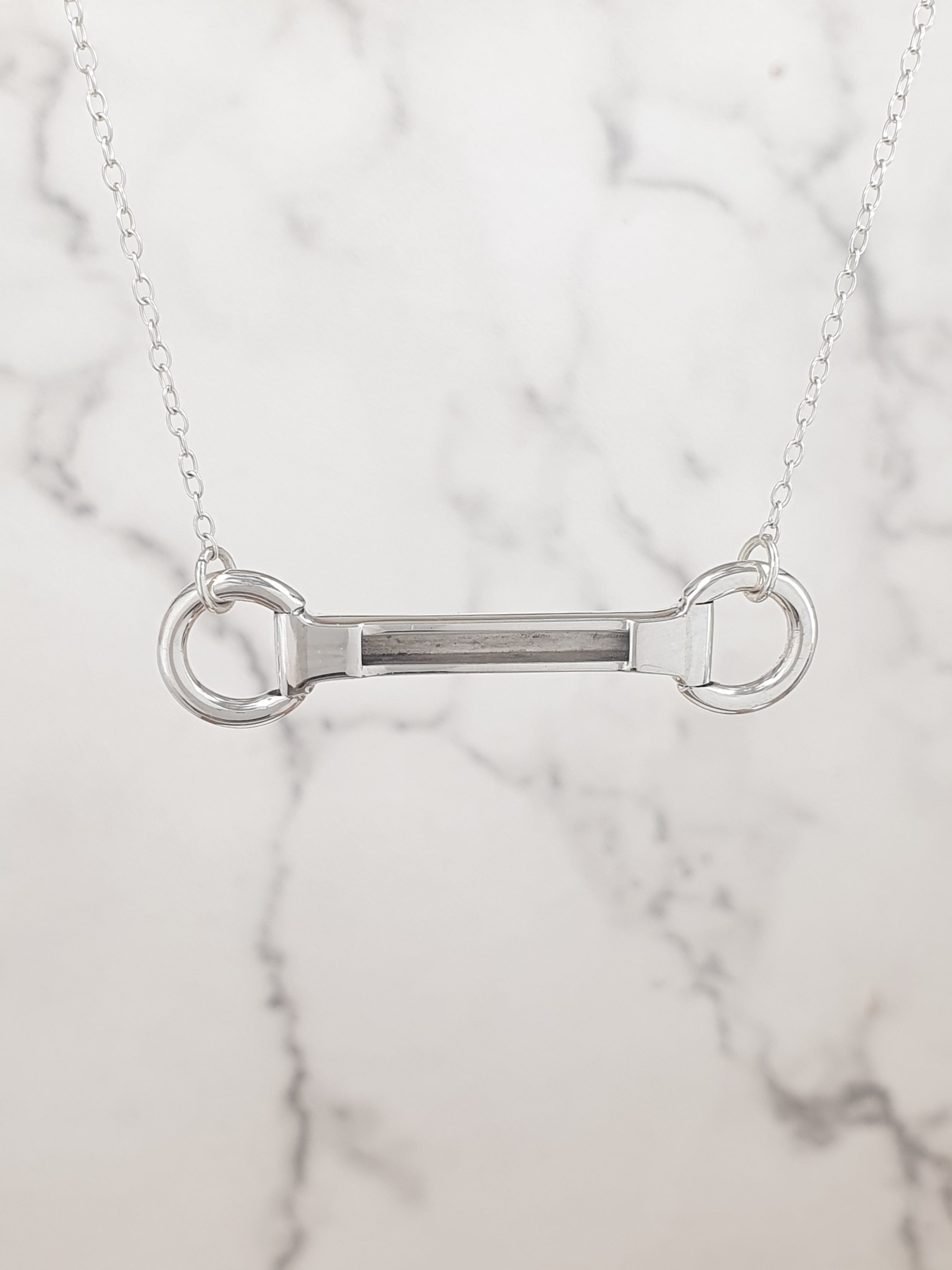 Sterling silver equestrian Snaffle necklace | NL779114