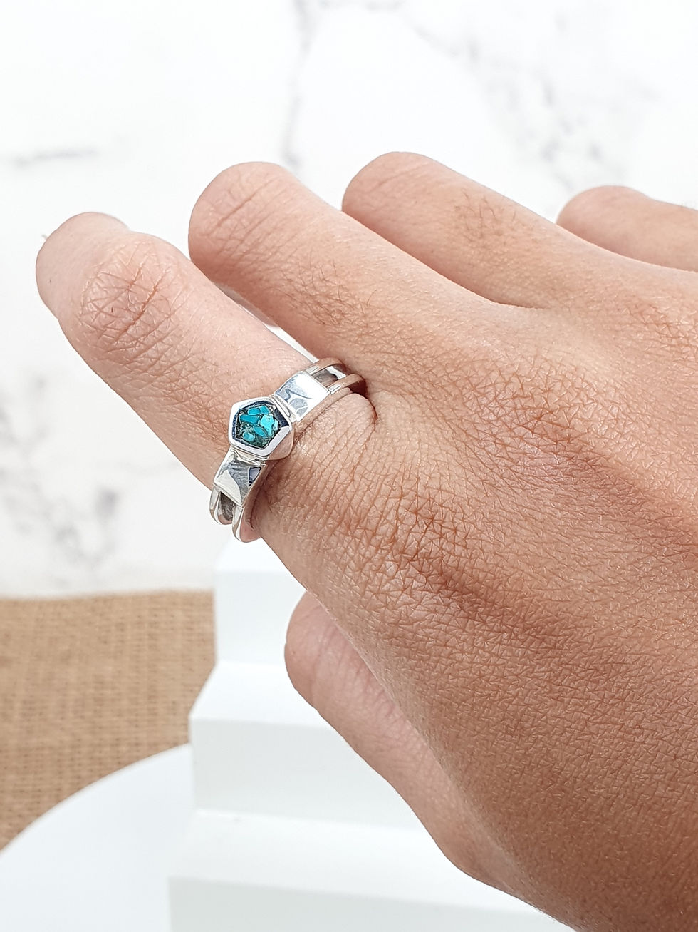Miniaturbild: Sterling silver horsehair ring with bezel crushed turquoise | RG887875