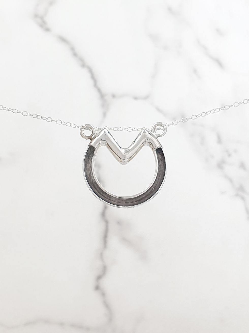 Thumbnail: Sterling silver equestrian hoofprint pendant charm | CH557308