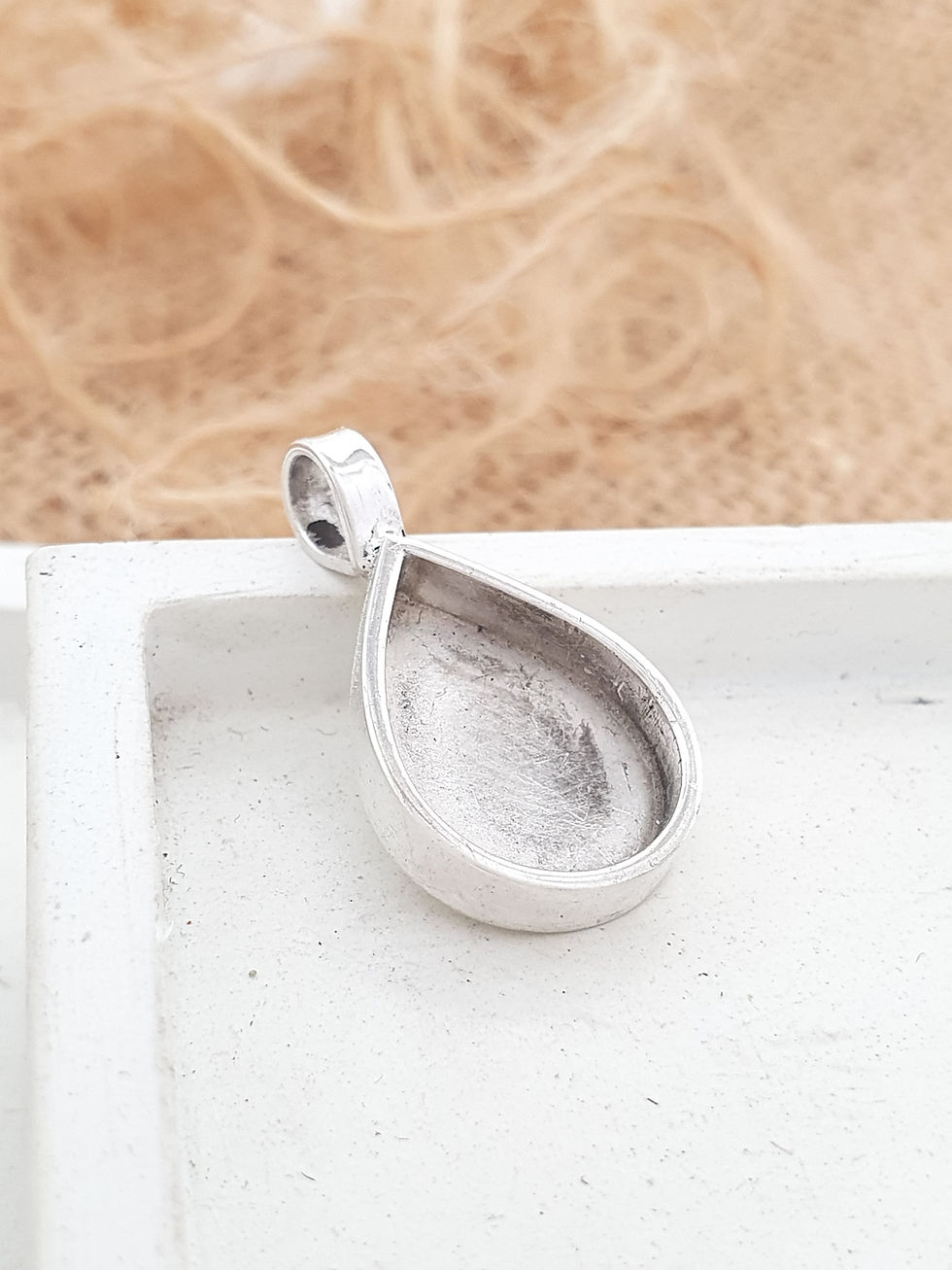 Thumbnail: Sterling silver horsehair resin drop pendant | CH557261