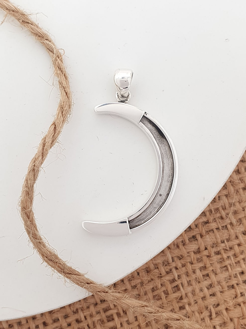 Thumbnail: Sterling silver horsehair Crescent charm | CH557345