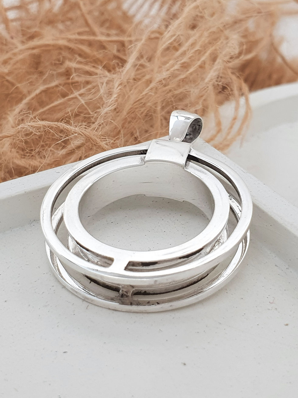 Thumbnail: Sterling silver equestrian horsehair circle charm | CH557183