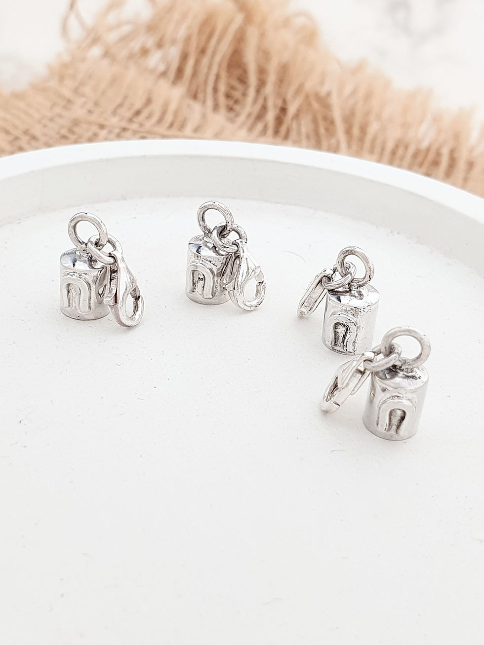 Thumbnail: Sterling silver round endcap 6 mm plain horseshoe lobster | EC998830