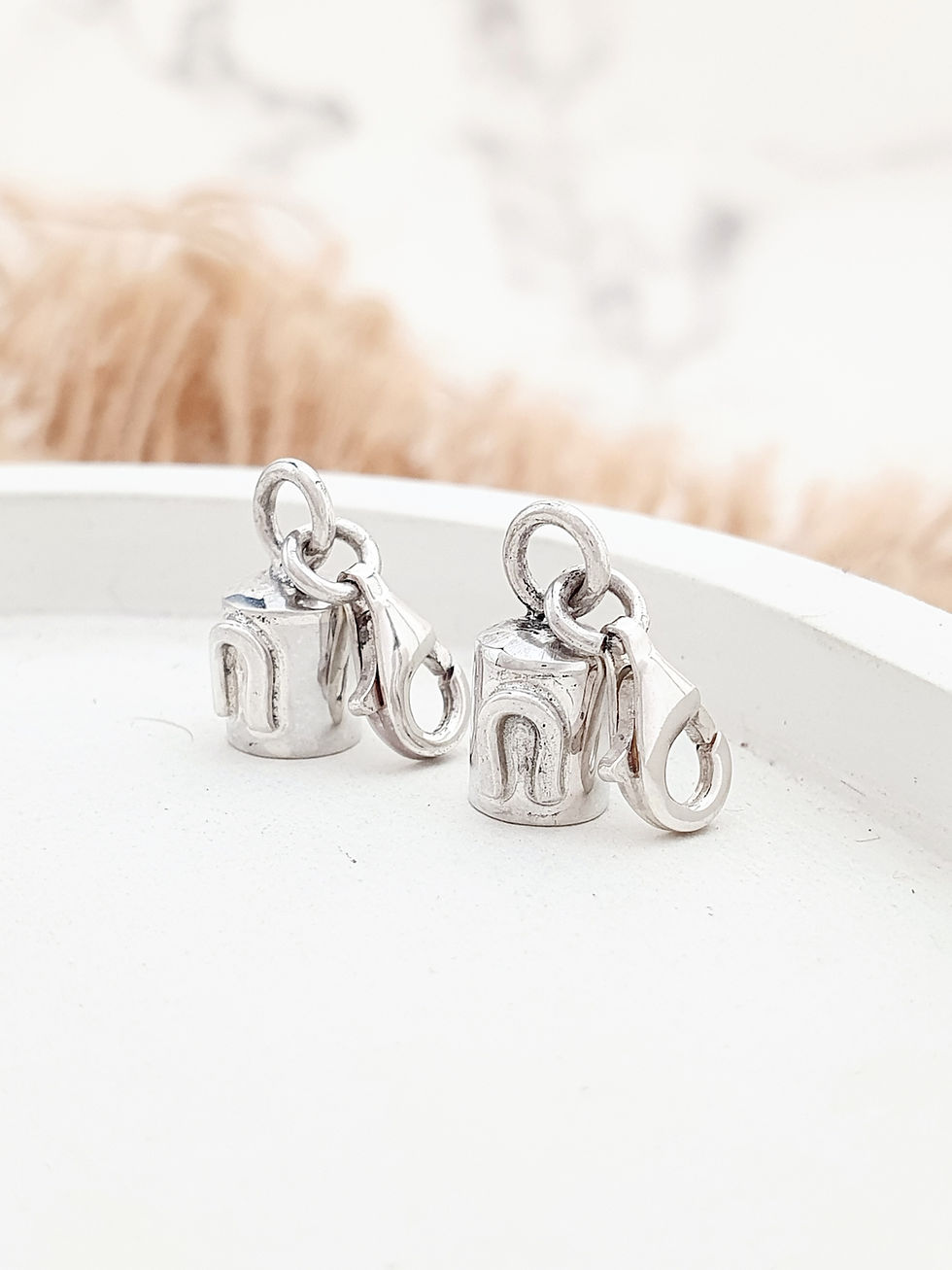 Thumbnail: Sterling silver round endcap 6 mm plain horseshoe lobster | EC998830