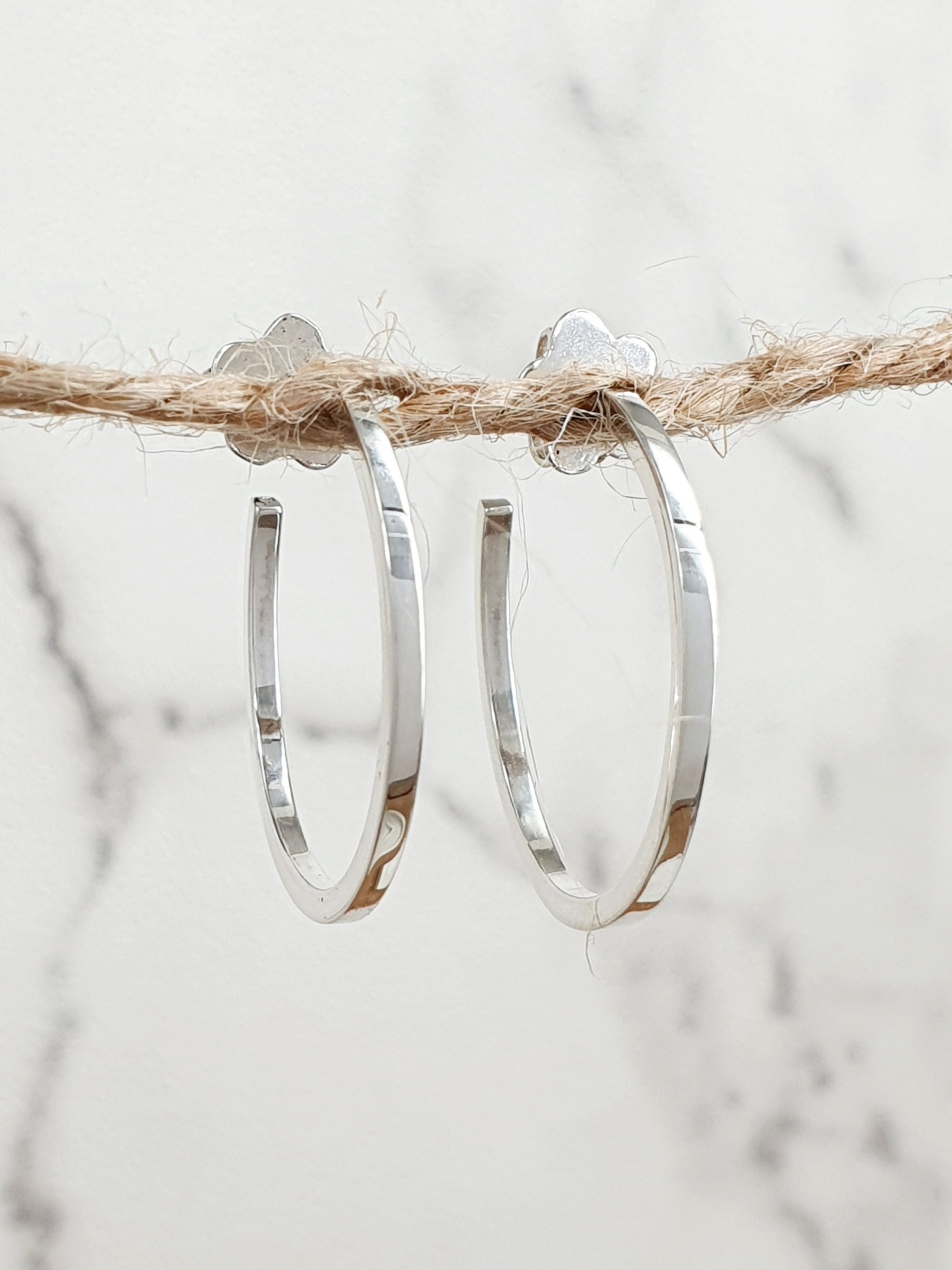 Ringohrring aus Sterlingsilber mit schlichter Oberfläche | ER330027