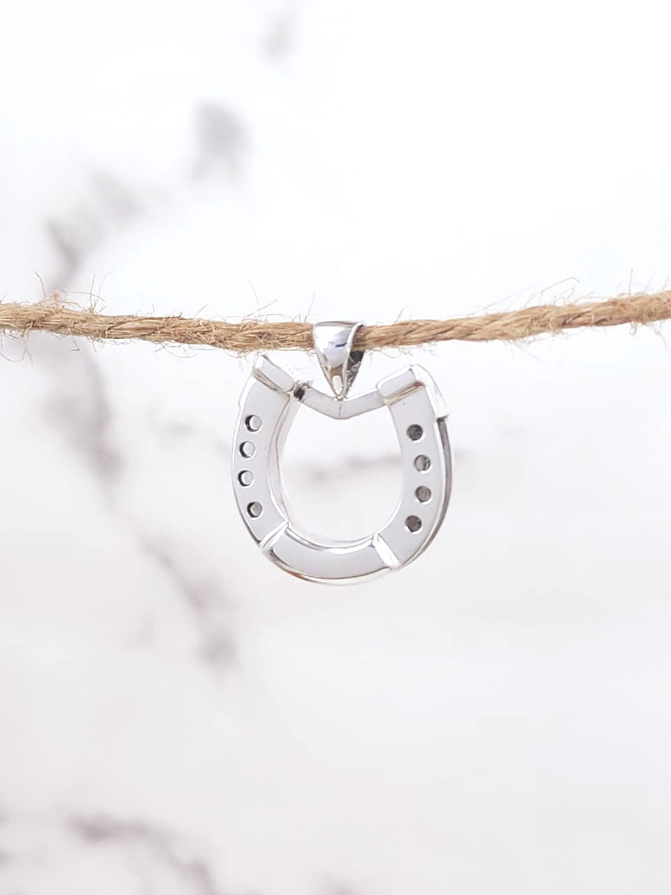 Miniaturbild: Sterling Silber Reiter Hufeisen Charm-Anhänger | CH557230