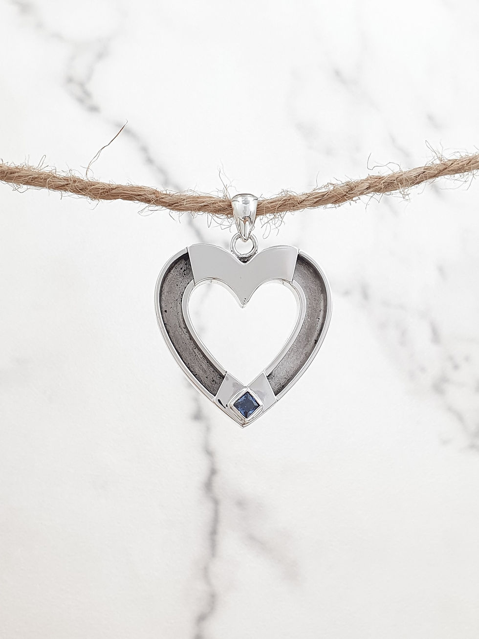 Thumbnail: Sterling silver equestrian heart charm pendant | CH557178