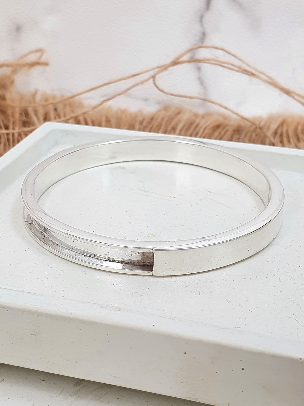 Thumbnail: Sterling silver equestrian round bangle | BG996601