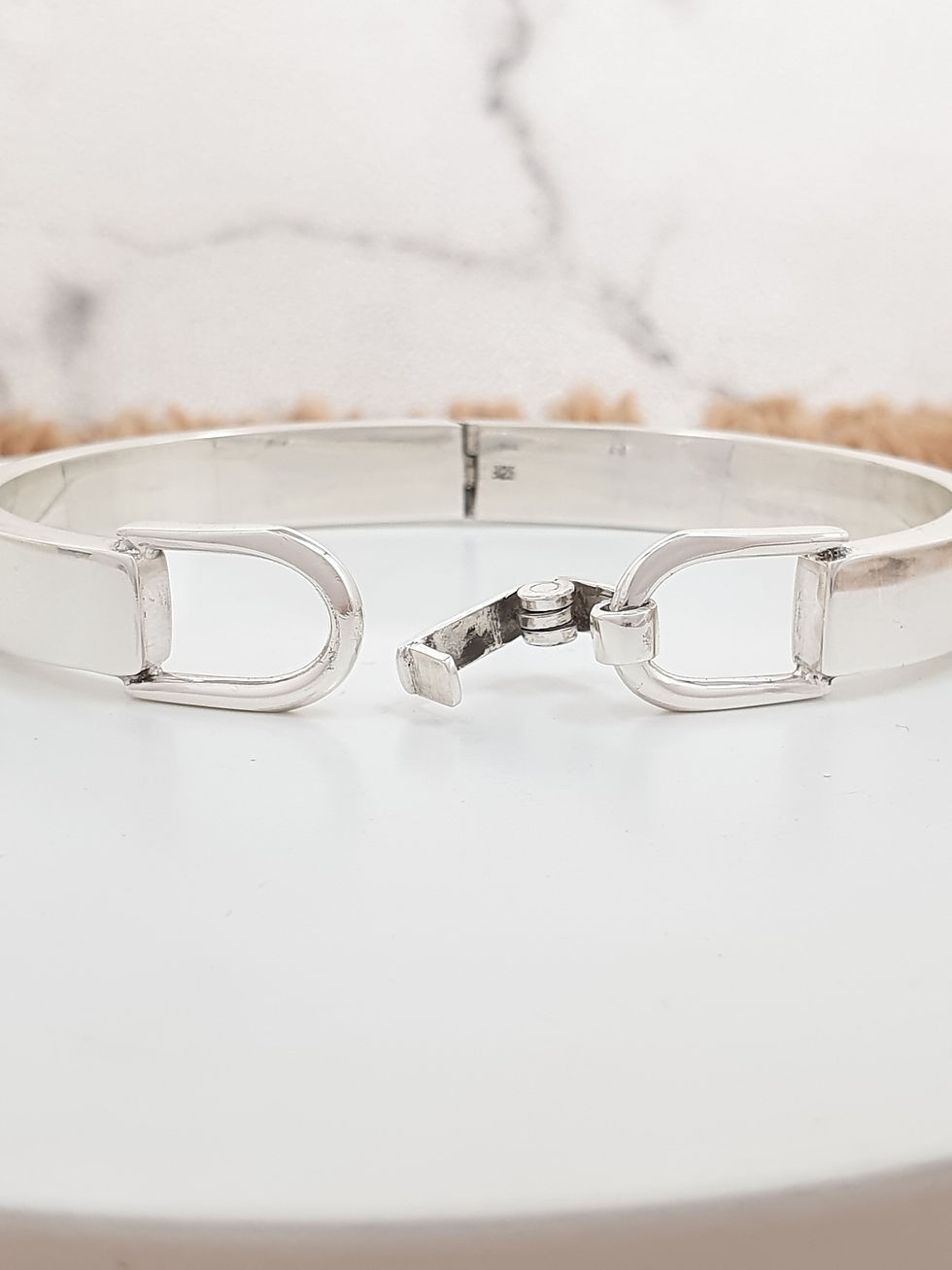 Thumbnail: Sterling silver equestrian Stirrup bangle | BG996610