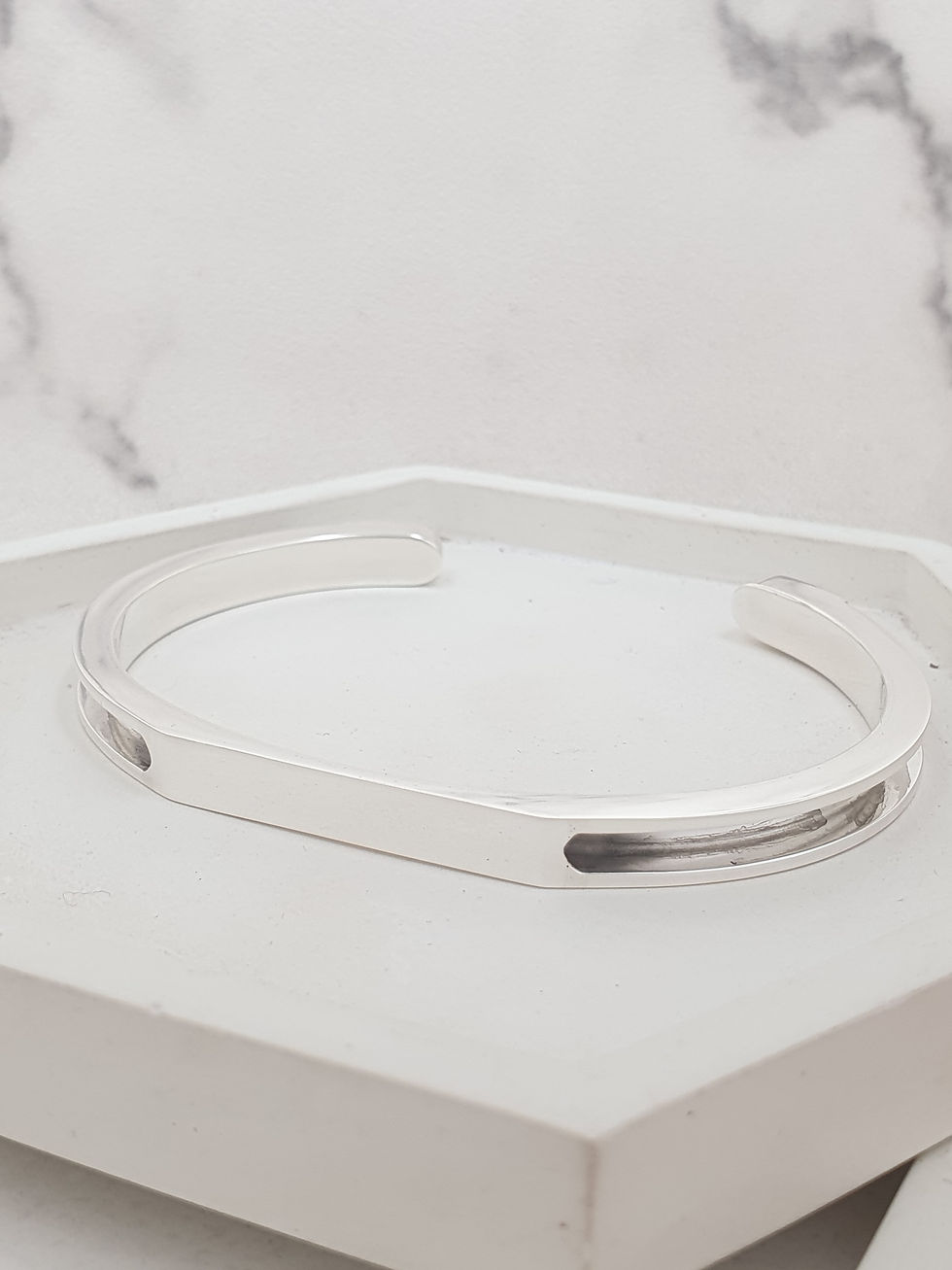 Thumbnail: Sterling silver equestrian horsehair cuff 5.5 mm | CUFF34