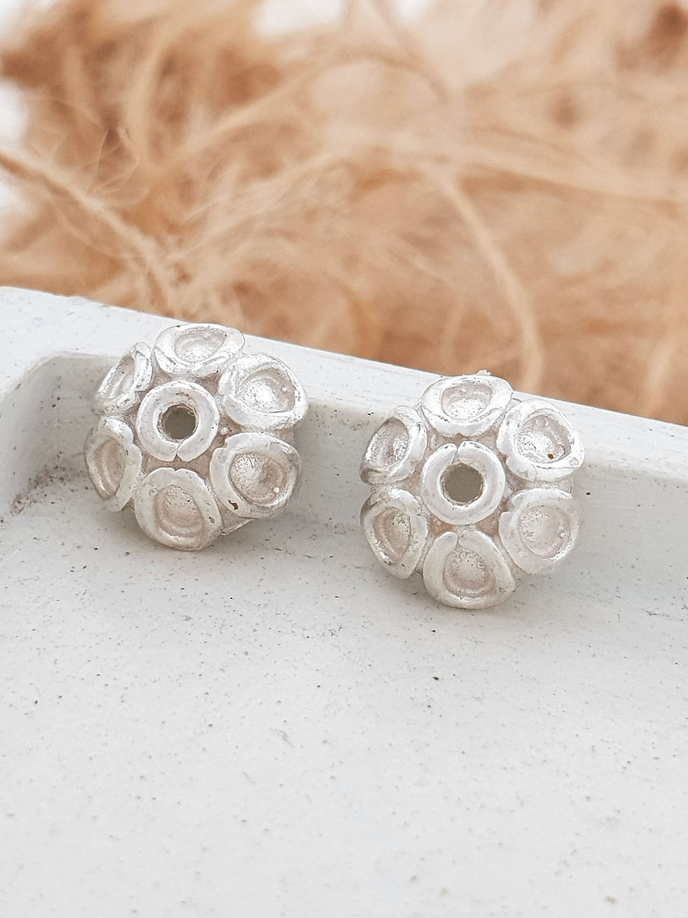 Thumbnail: Sterling silver beadcap flower 10 x 4.5 mm | BC229136