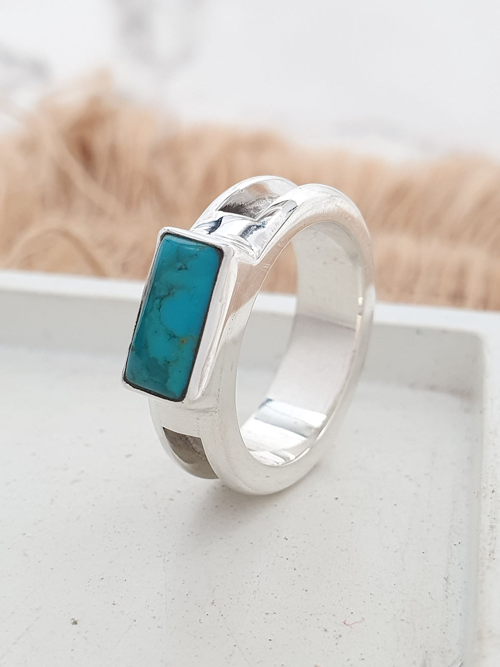 Thumbnail: Sterling silver equestrian horsehair ring with Baguette Turquoise | RG887853