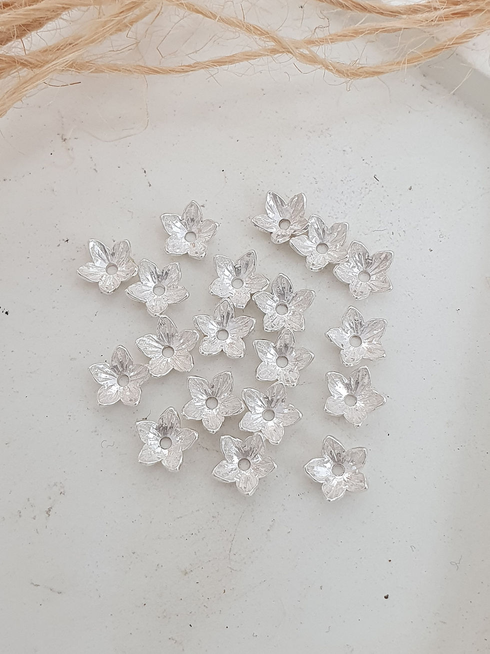 Thumbnail: Sterling silver star flower beadcap 6 mm | BC229126