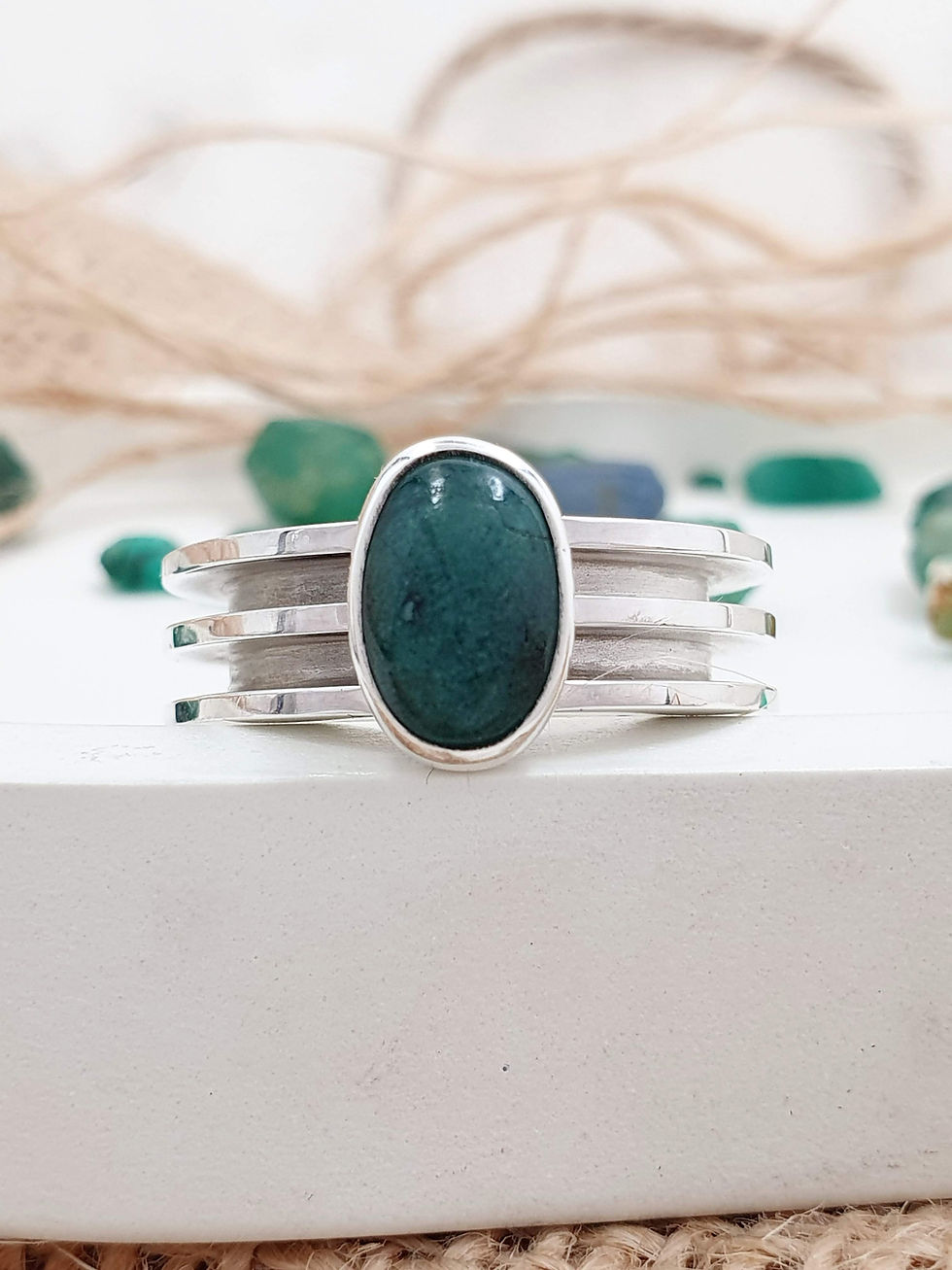 Thumbnail: Sterling silver equestrian horsehair ring with Brazilian Emerald | RG887848