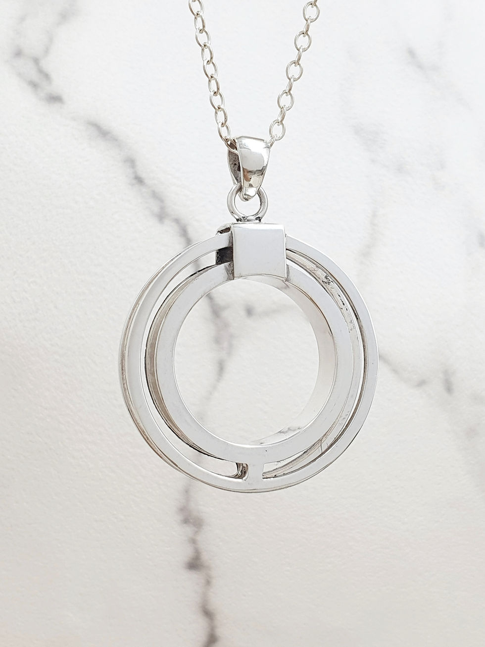 Thumbnail: Sterling silver equestrian horsehair circle charm | CH557183