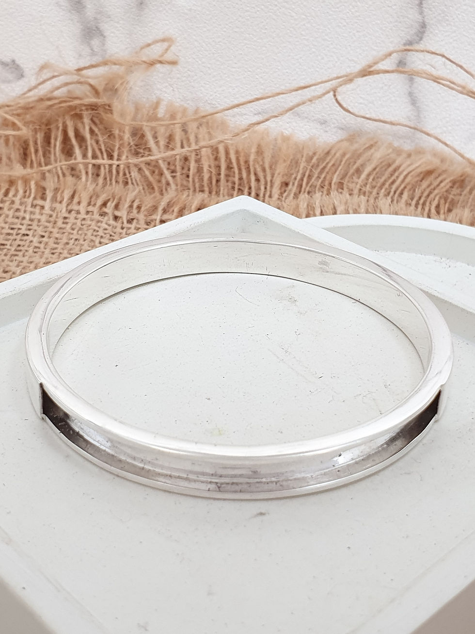 Thumbnail: Sterling silver equestrian round bangle | BG996601