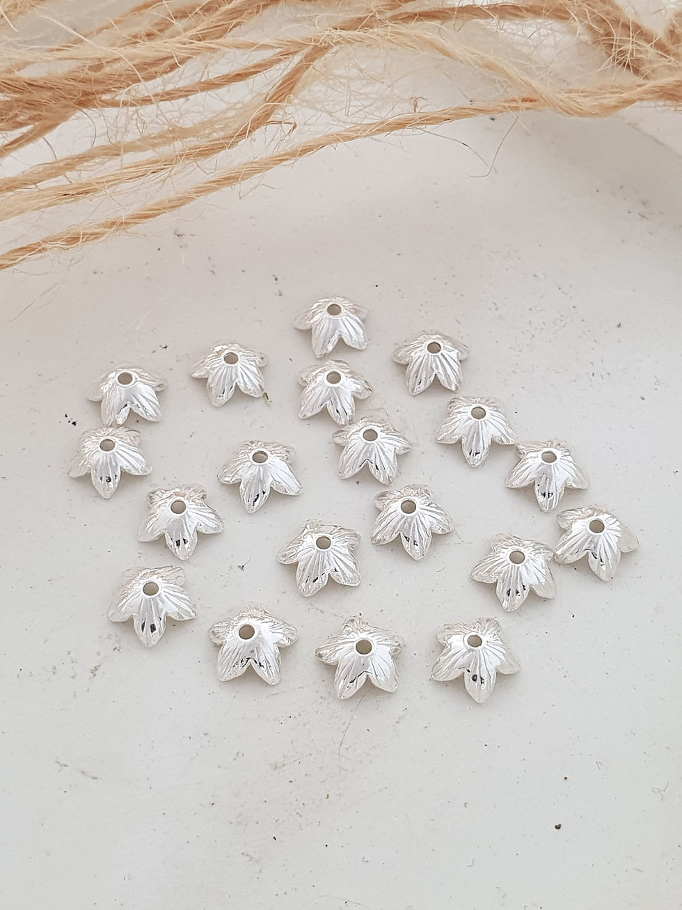 Thumbnail: Sterling silver star flower beadcap 6 mm | BC229126