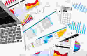 planilhas, graficos, computador e calculadora para otimizar apontamento de atividades em campo