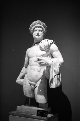 oyku-cataltepe-karasu-black-and-white-analog-photo-Antalya-Archaeological-Museum-2025-8.jp