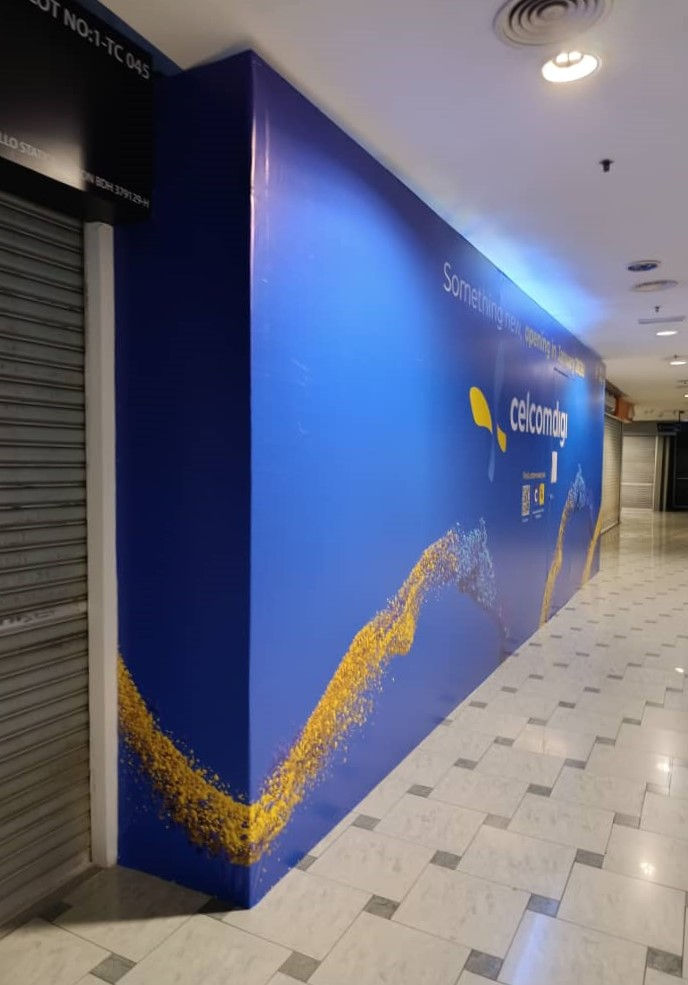 Hoarding and visual installation at Low Yat Plaza for Celcom Digi