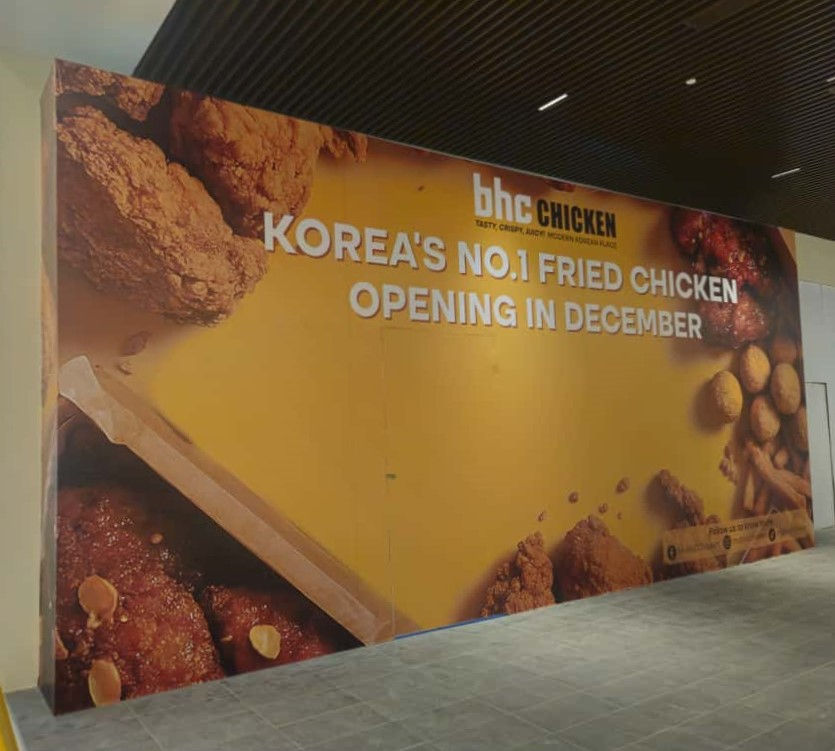 Large format hoarding and visual installation at Sunsuria Forum for bhc Chicken