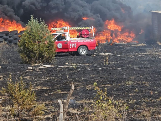 Sofoca Bomberos incendio en Santiago Tulantepec, un aproximado de 2 hectáreas y al menos 600 llantas