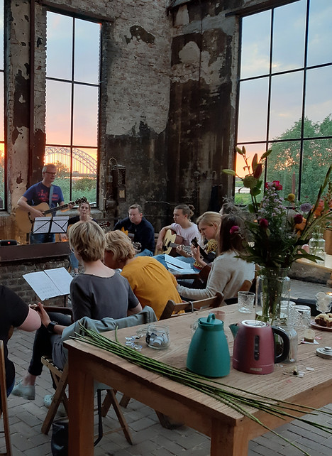 Roest kampvuursessie ukeleleles 2.jpg